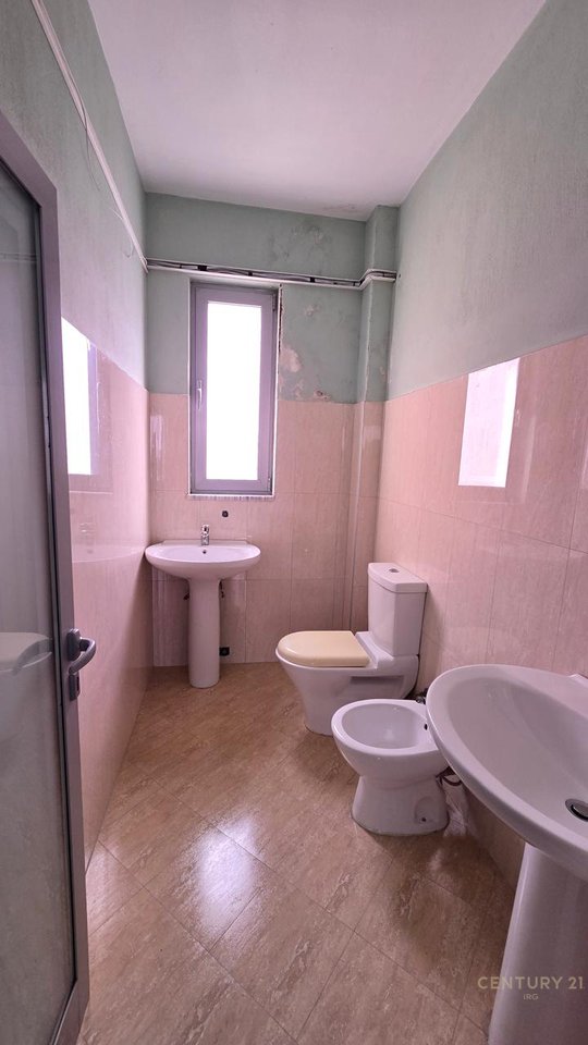 JEPET ME QIRA GODINE TRE KATESHE NE PASKUQAN.