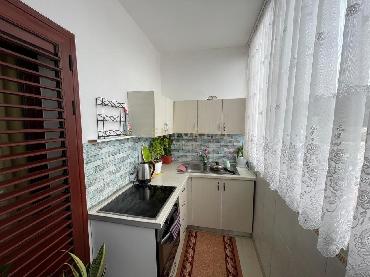 APARTAMENT 3+1+2 PER SHITJE NE RRUGEN E RE  VLORE