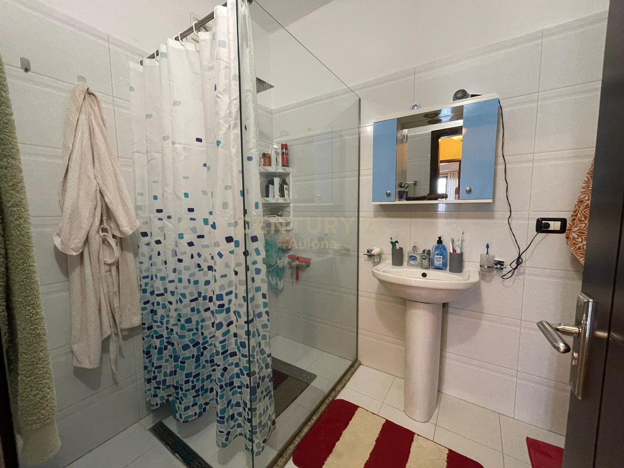 APARTAMENT 3+1+2 PER SHITJE NE RRUGEN E RE  VLORE