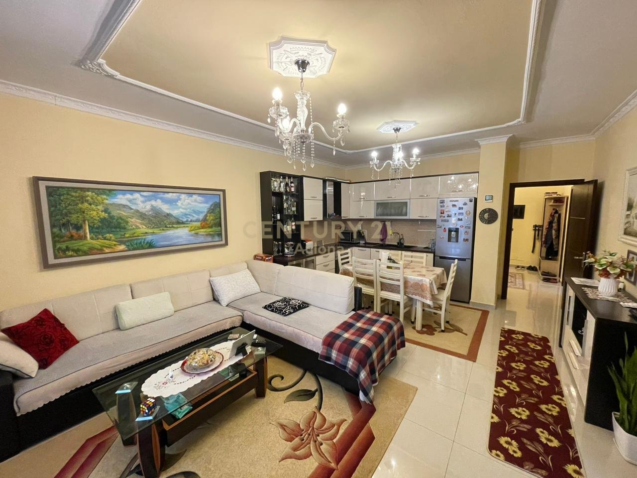 APARTAMENT 3+1+2 PER SHITJE NE RRUGEN E RE  VLORE