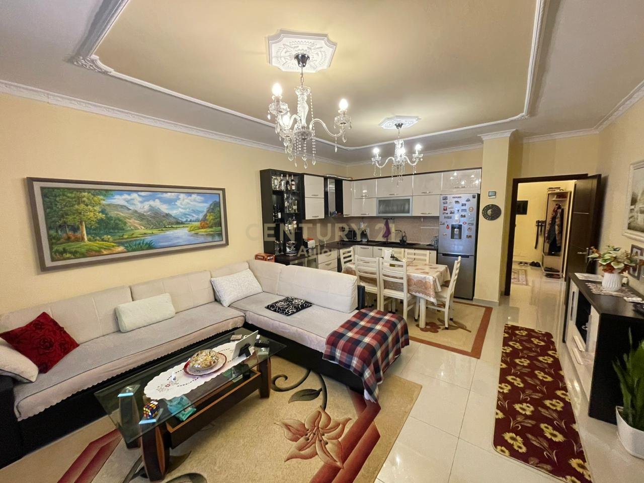 APARTAMENT 3+1+2 PER SHITJE NE RRUGEN E RE  VLORE