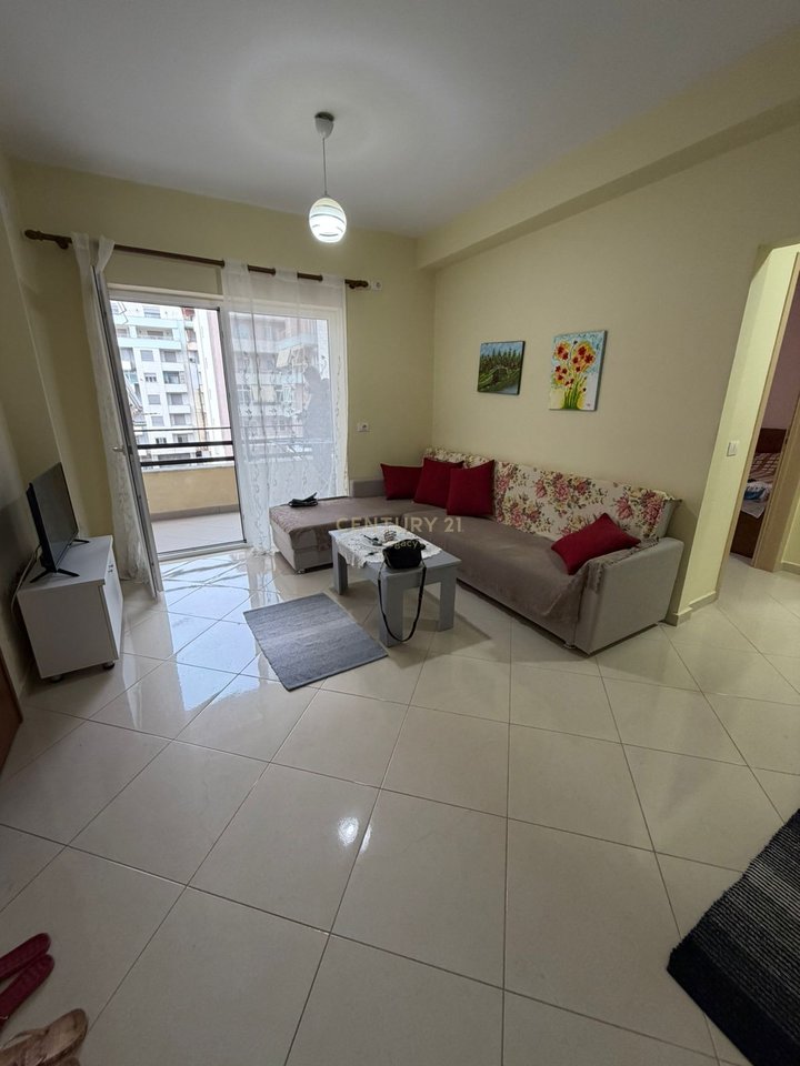 Shitet apartament 1+1 prane Liqenit te Pogradecit