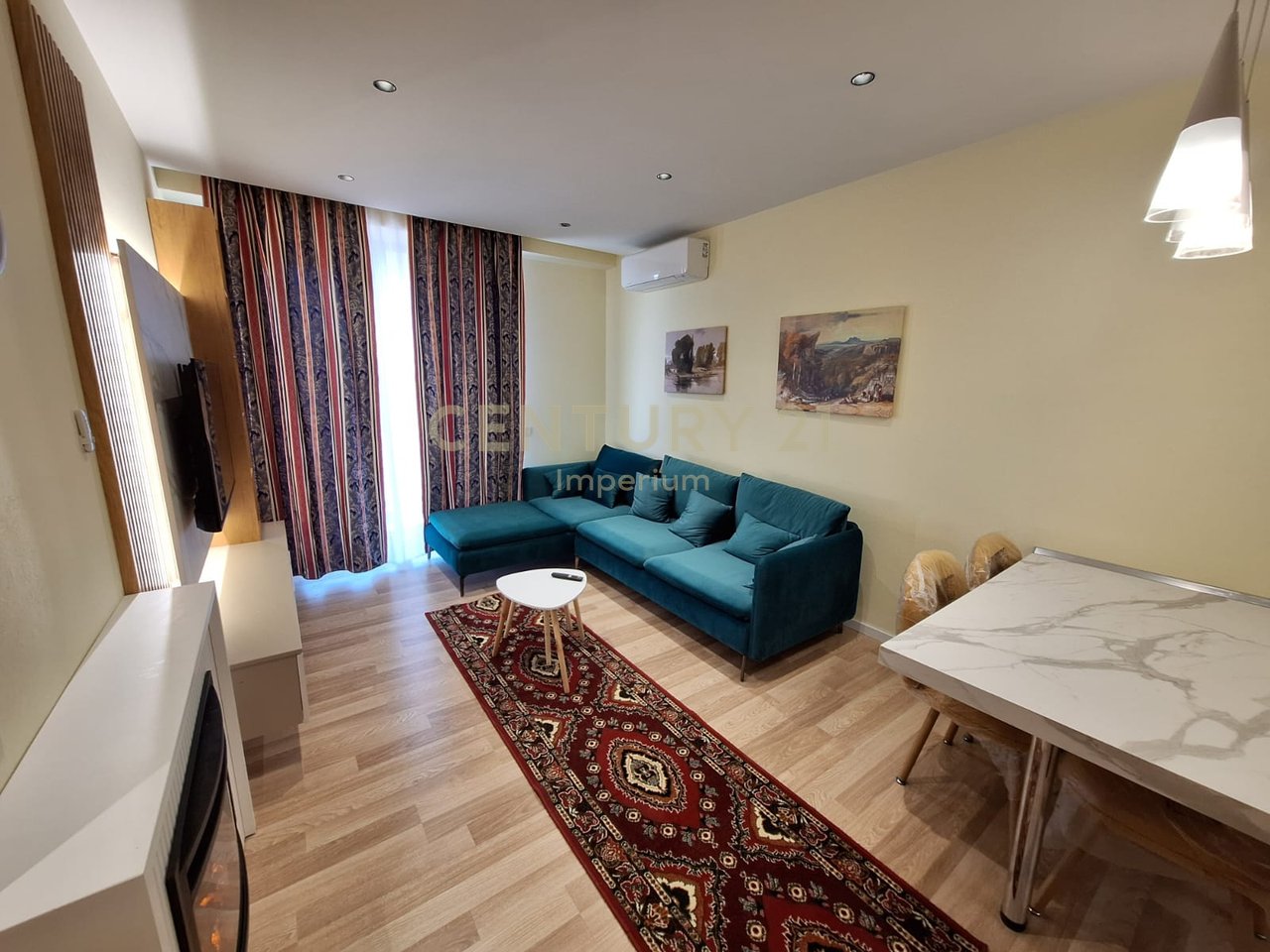 Apartament 1+1 Me Qira në Sheshi Willson, Tirana e Re - 650€