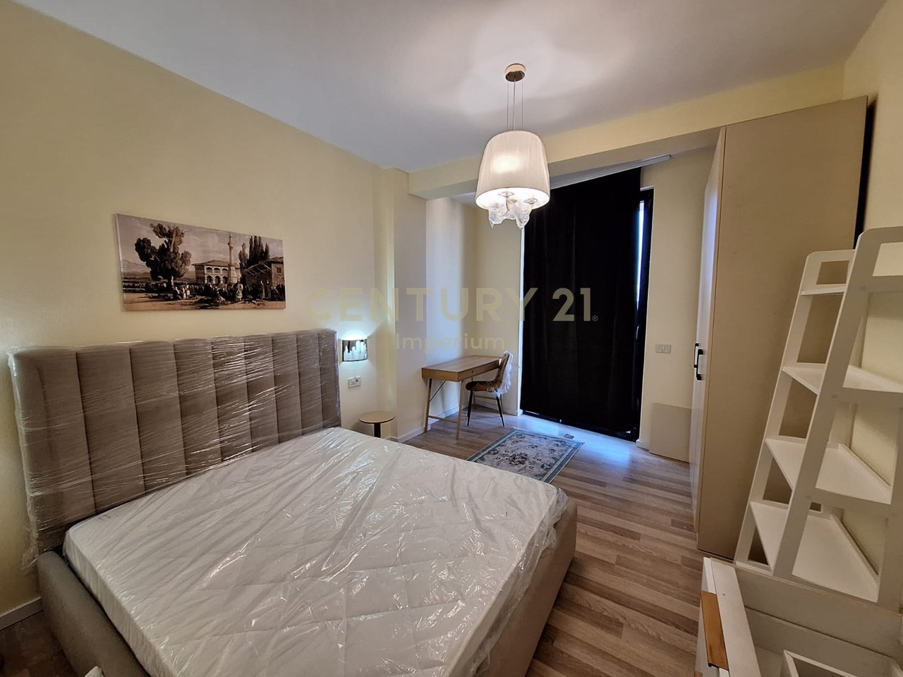 Apartament 1+1 Me Qira në Sheshi Willson, Tirana e Re - 650€