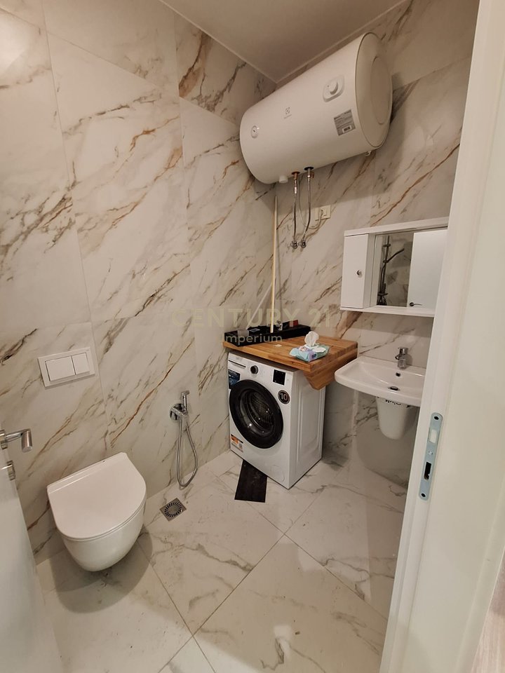 Apartament 1+1 Me Qira në Sheshi Willson, Tirana e Re - 650€