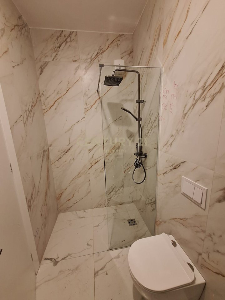 Apartament 1+1 Me Qira në Sheshi Willson, Tirana e Re - 650€