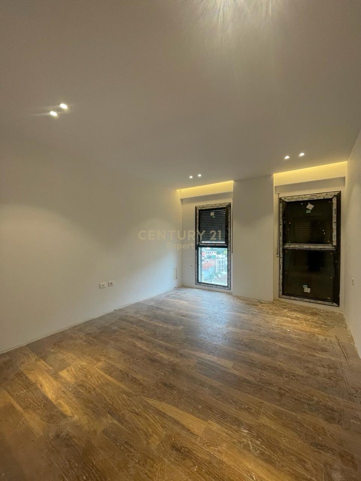 2+1 APARTMENT FOR SALE ON KOKONOZEVE STREET, PORCELAIN !!