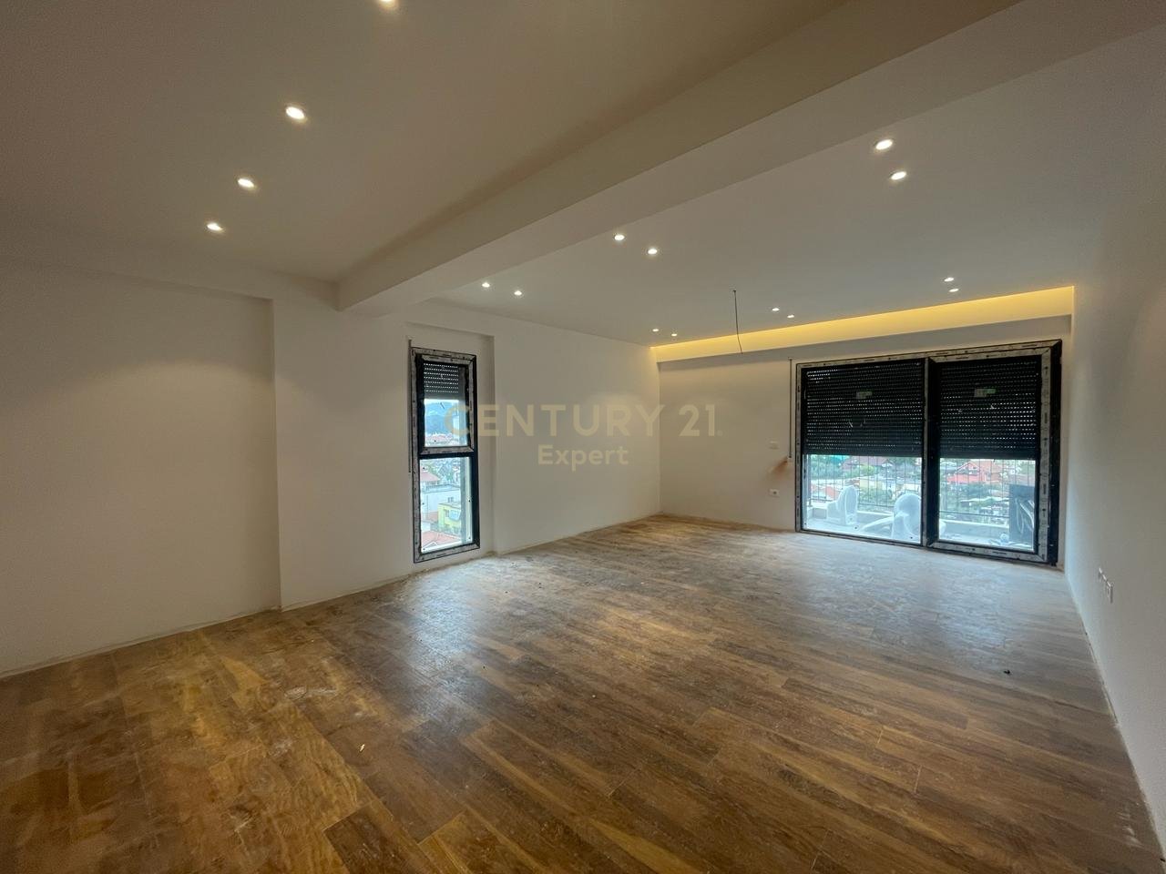 2+1 APARTMENT FOR SALE ON KOKONOZEVE STREET, PORCELAIN !!