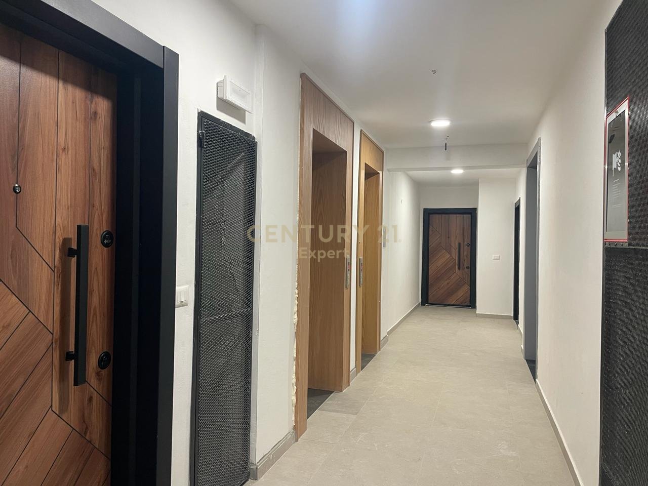 2+1 APARTMENT FOR SALE ON KOKONOZEVE STREET, PORCELAIN !!