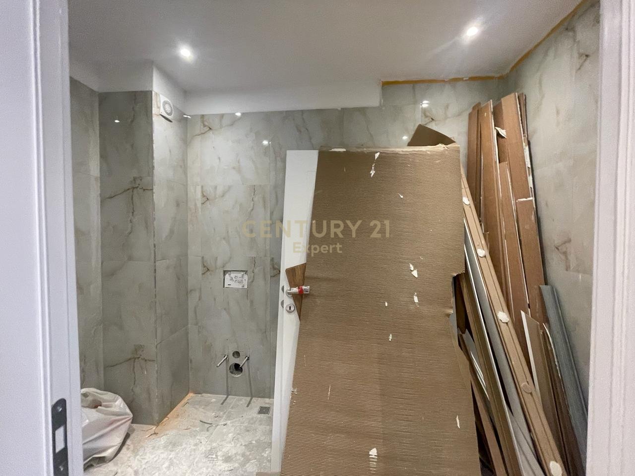 2+1 APARTMENT FOR SALE ON KOKONOZEVE STREET, PORCELAIN !!