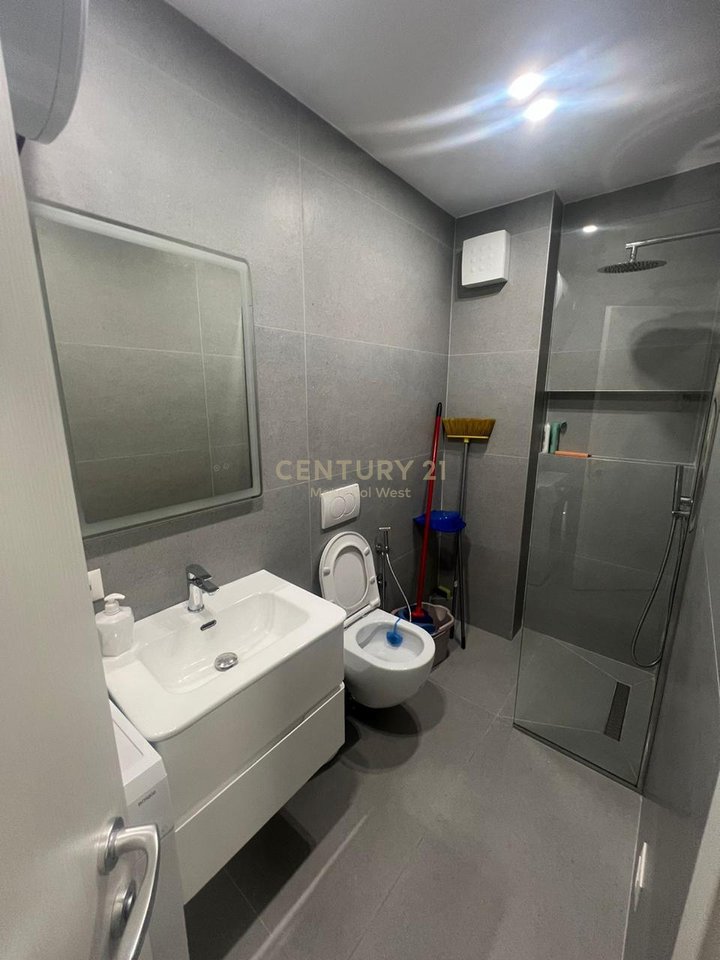 Apartament 2+1 me qera te Rruga Barrikadave!