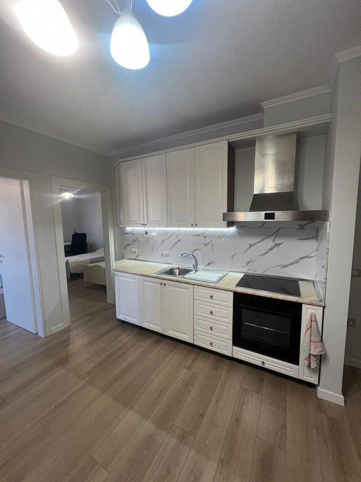 Apartament 2+1 me qera te Rruga Barrikadave!