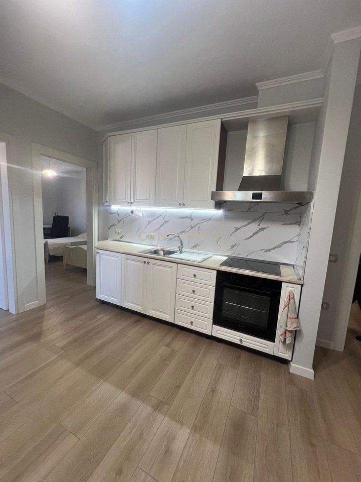 Apartament 2+1 me qera te Rruga Barrikadave!