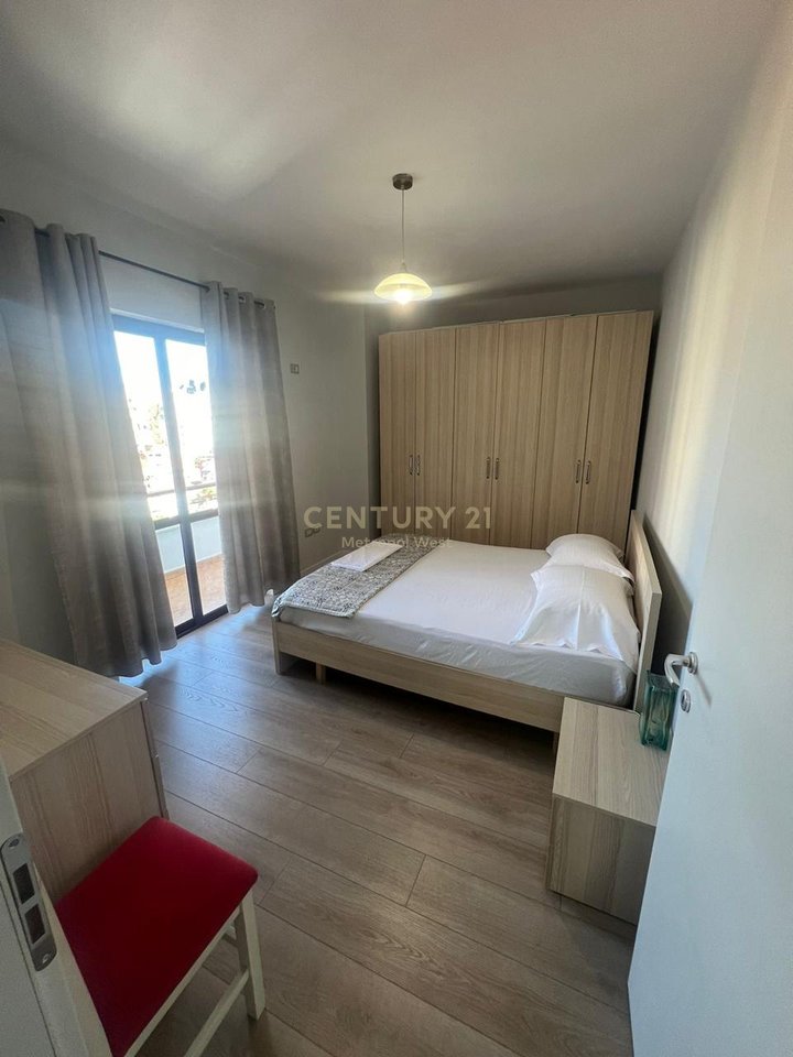 Apartament 2+1 me qera te Rruga Barrikadave!