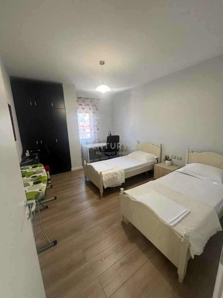Apartament 2+1 me qera te Rruga Barrikadave!