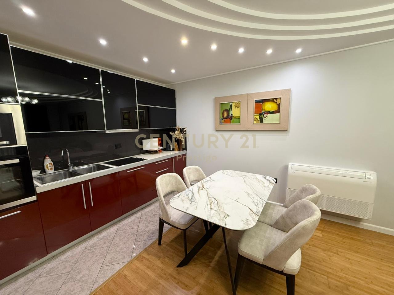 JEPET ME QIRA  APARTAMENT 2+1+2 PRANE AMBASADES AMERIKANE, TIRANE!