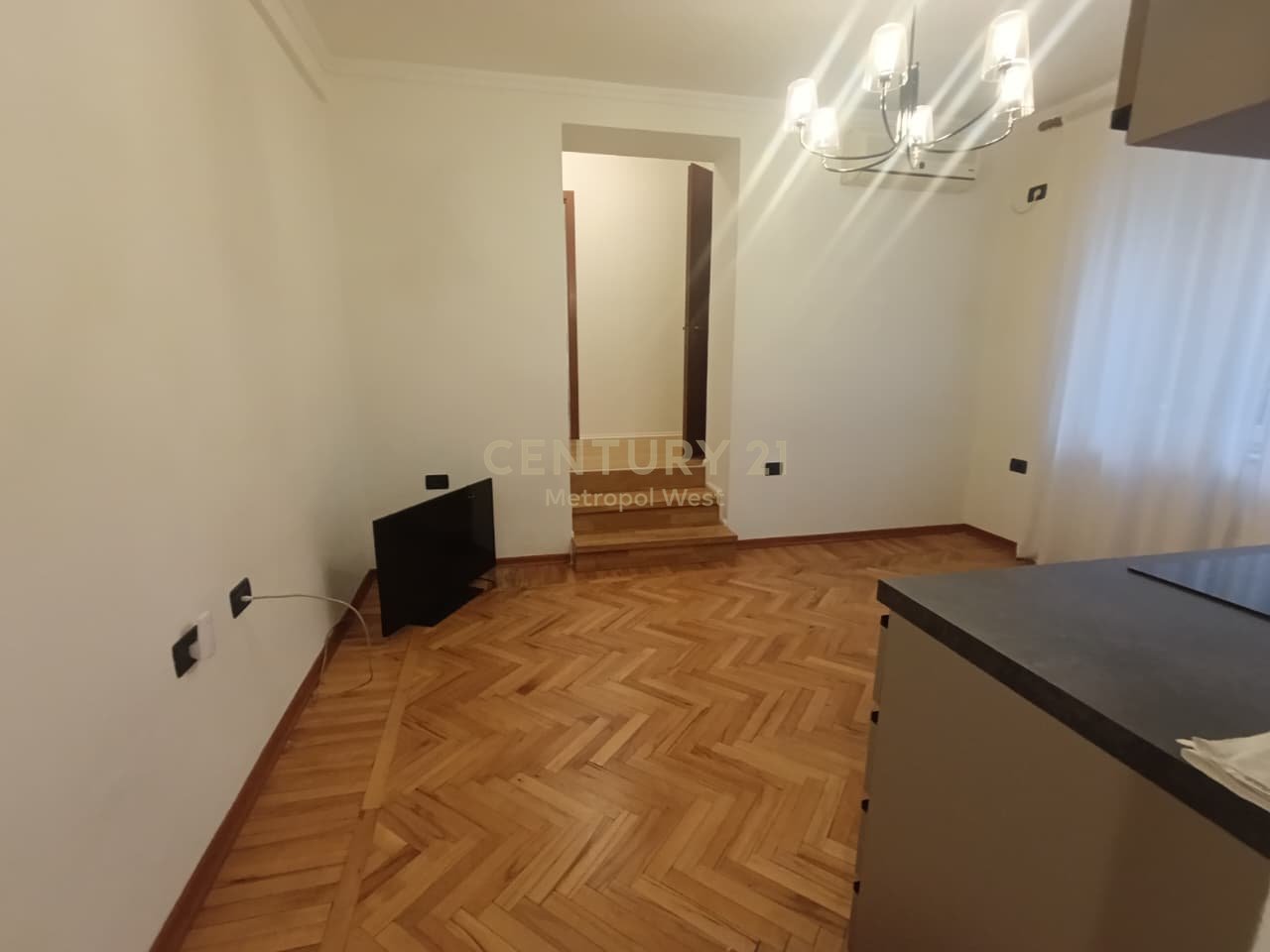 APARTAMENT ME QIRA  1+1+2 DEPO PRANE SHKOLLES SE BALETIT !