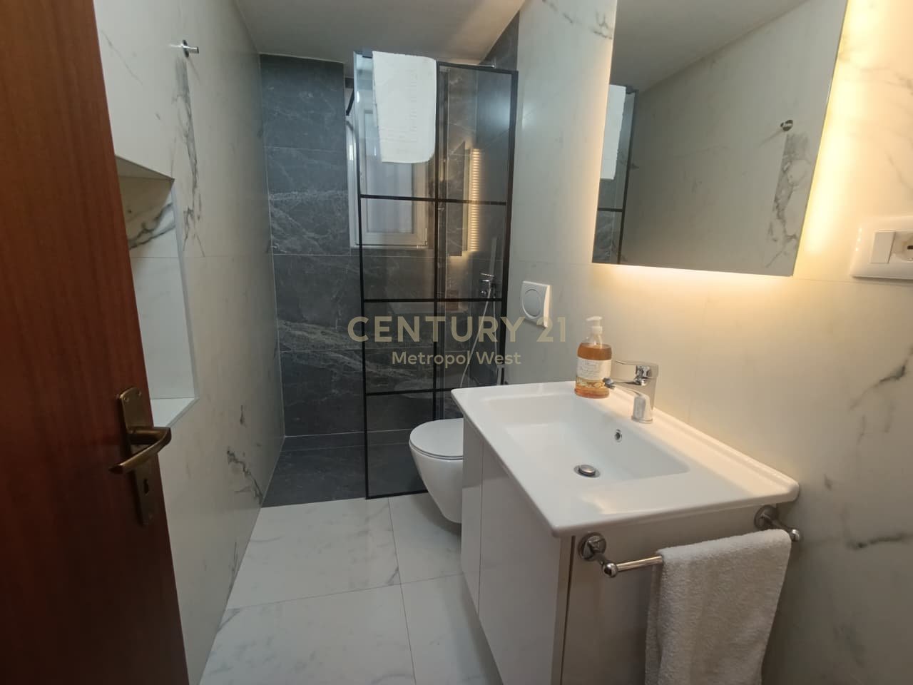 APARTAMENT ME QIRA  1+1+2 DEPO PRANE SHKOLLES SE BALETIT !