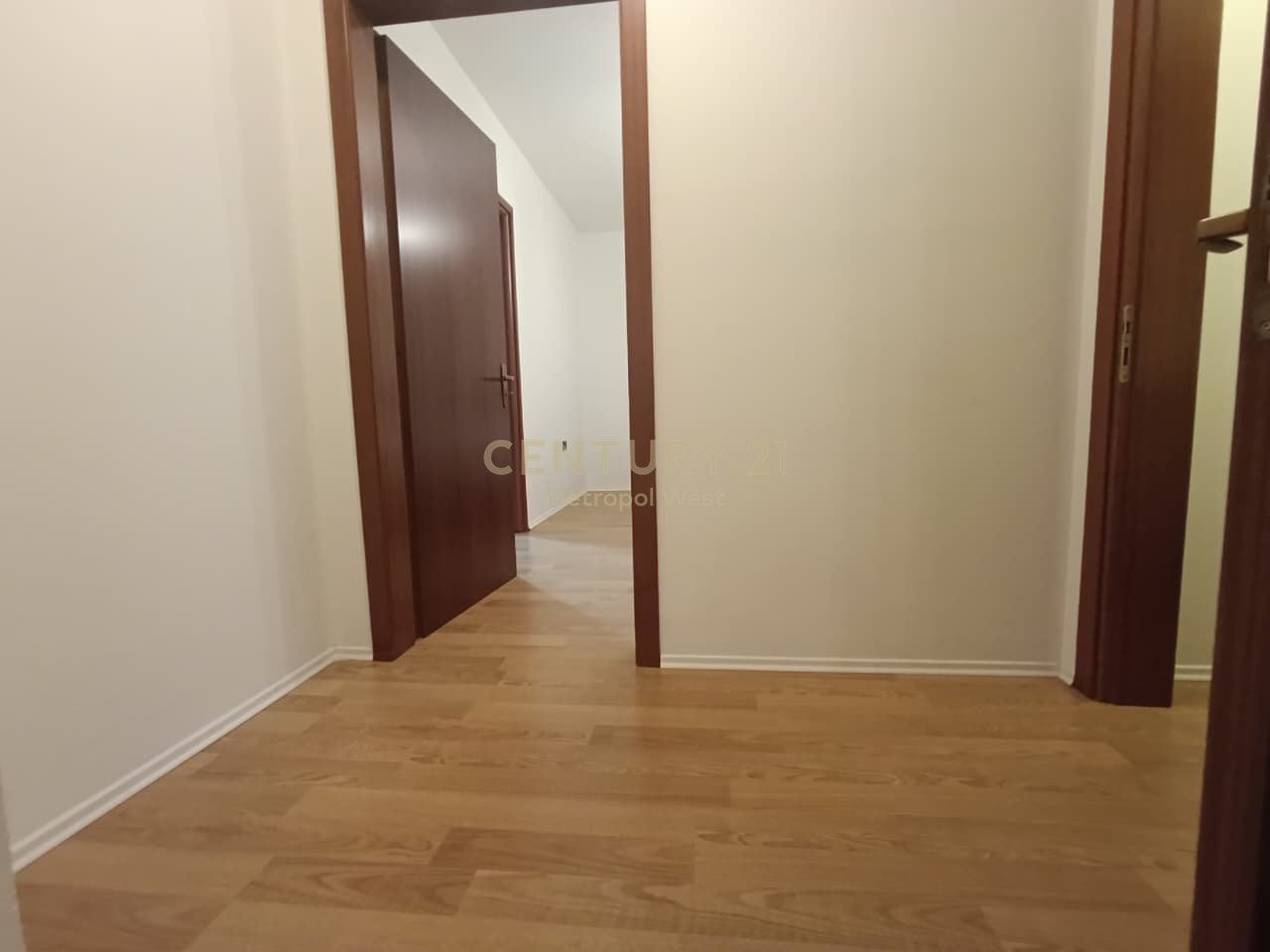 APARTAMENT ME QIRA  1+1+2 DEPO PRANE SHKOLLES SE BALETIT !