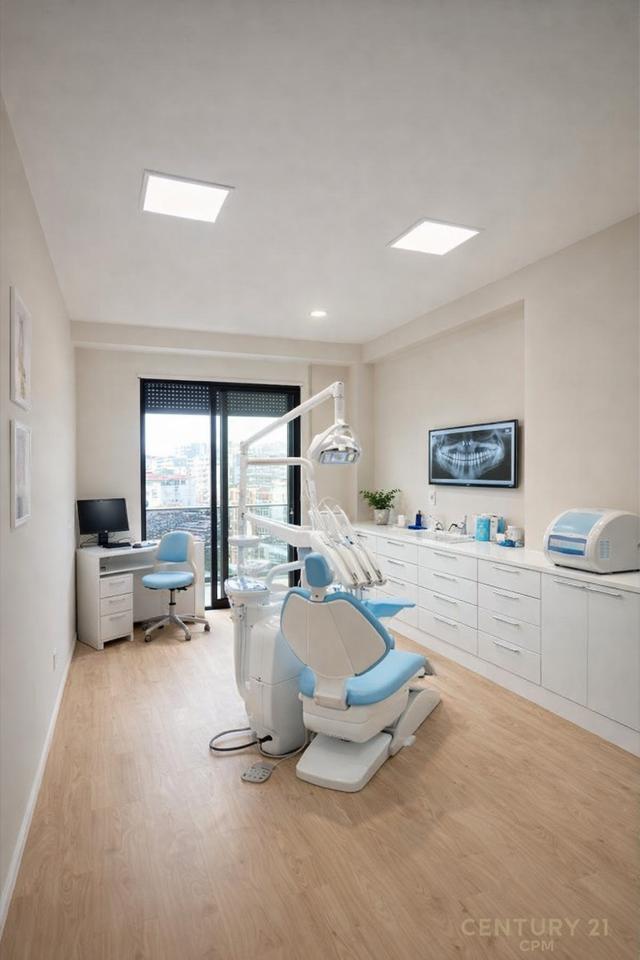 Hapesire komerciale 2+1+2 me qira, Rruga Egnatia.