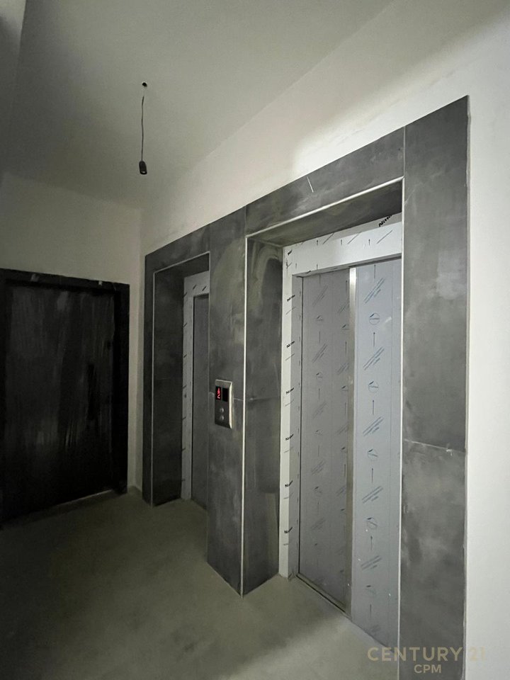 Hapësirë multifunksionale Me Qira në Laprakë