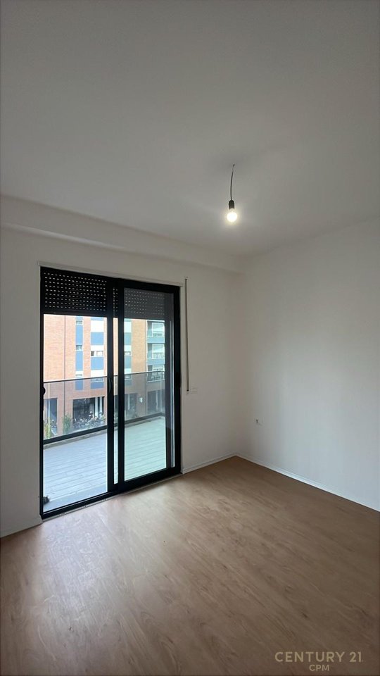 Hapësirë multifunksionale Me Qira në Laprakë