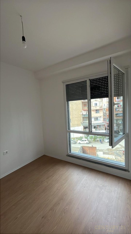 Hapësirë multifunksionale Me Qira në Laprakë