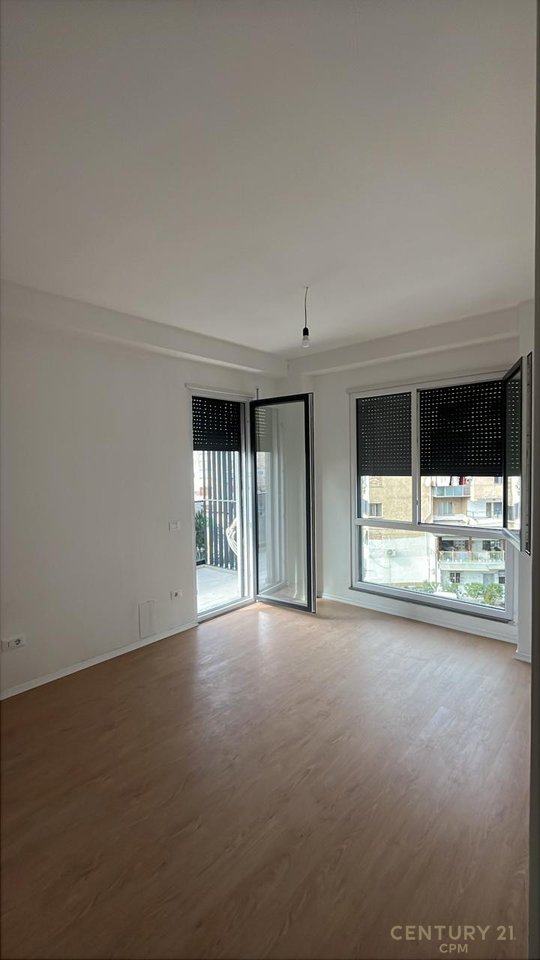 Hapësirë multifunksionale Me Qira në Laprakë