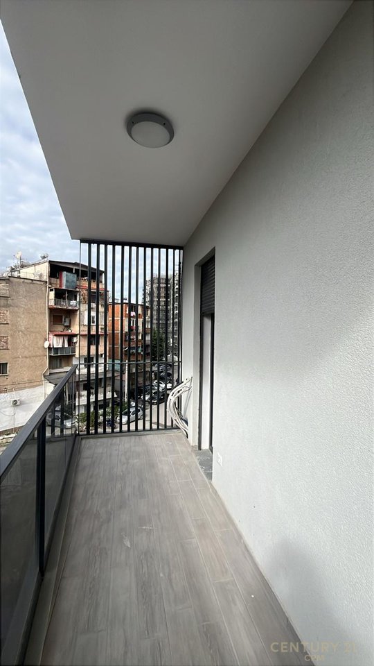 Hapësirë multifunksionale Me Qira në Laprakë