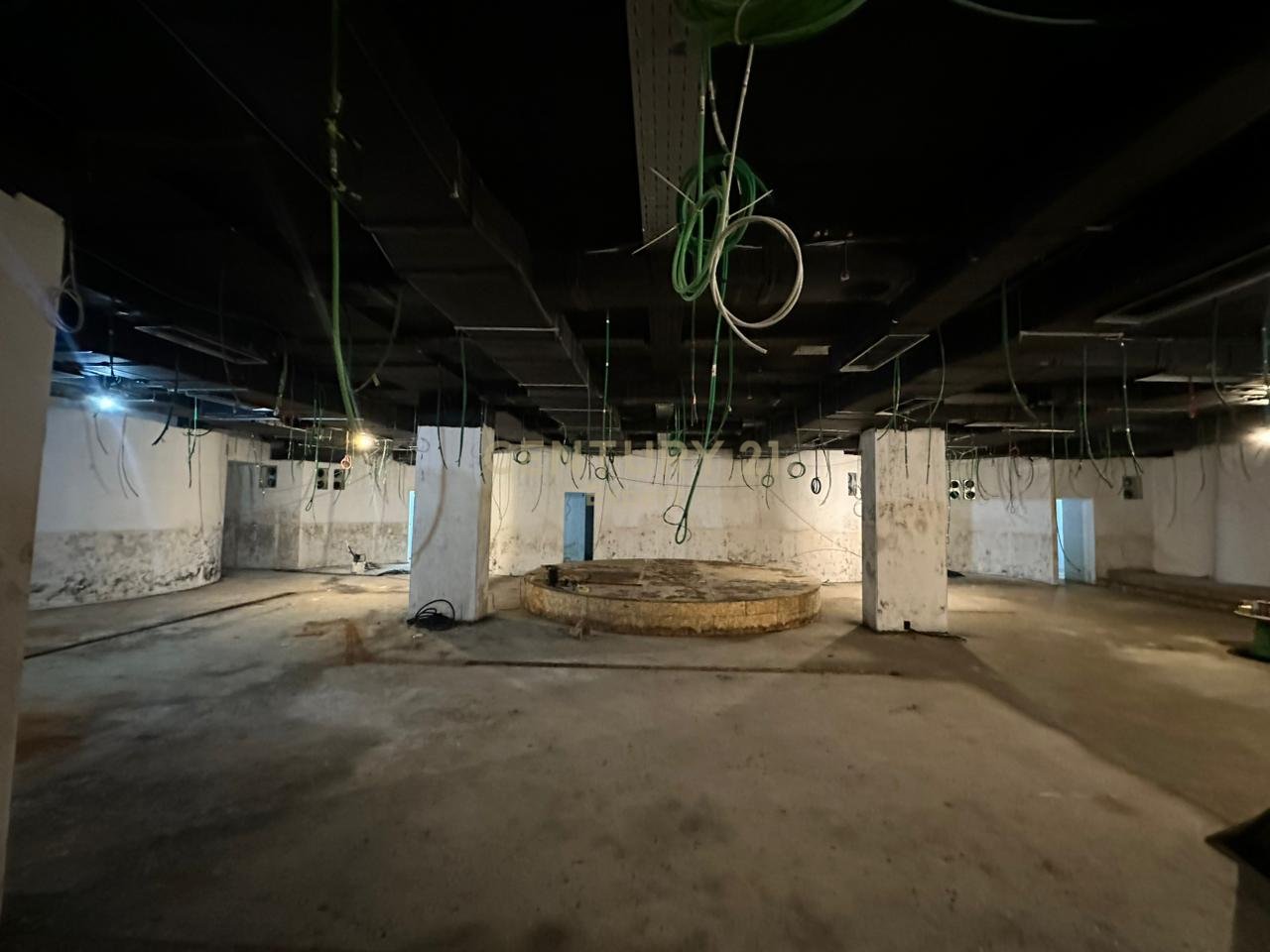 NJESI SHERBIMI (NIGHT CLUB) PER SHITJE NE LUNGOMARE