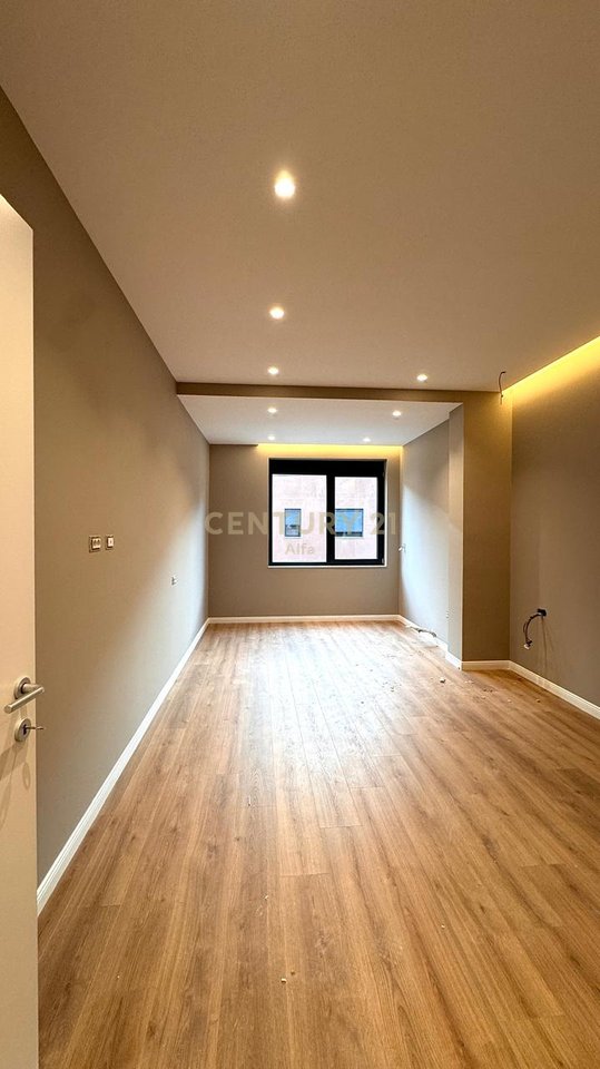 1+1 apartment for sale in the Xheluks Complex, Elbasan Street!