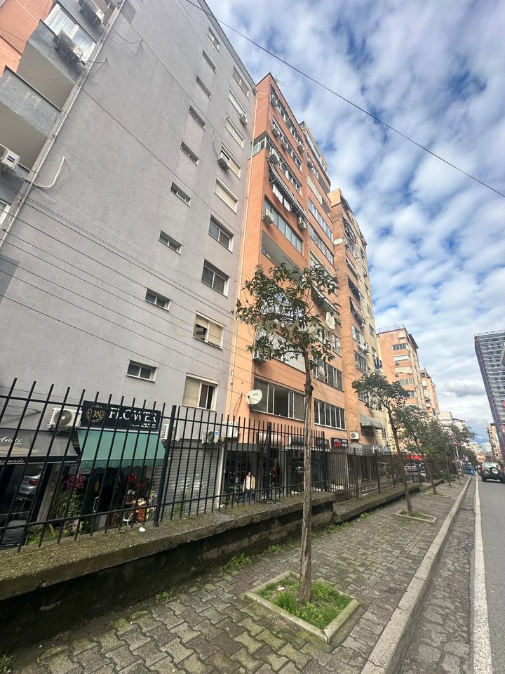 KOMUNA E PARISIT, JAPIM PER QIRA APARTAMENT 3+1+2