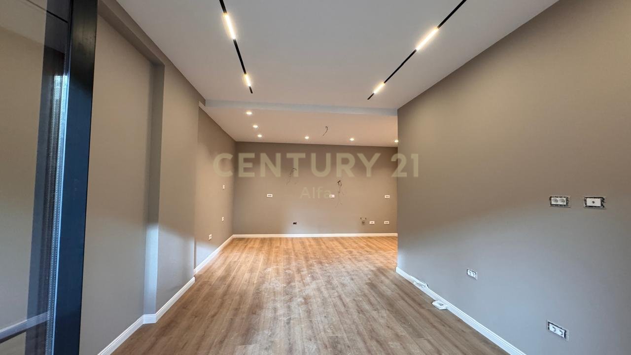 Apartment 1+1+ 1 parking space for rent in Xheluks Complex, Elbasan Street!