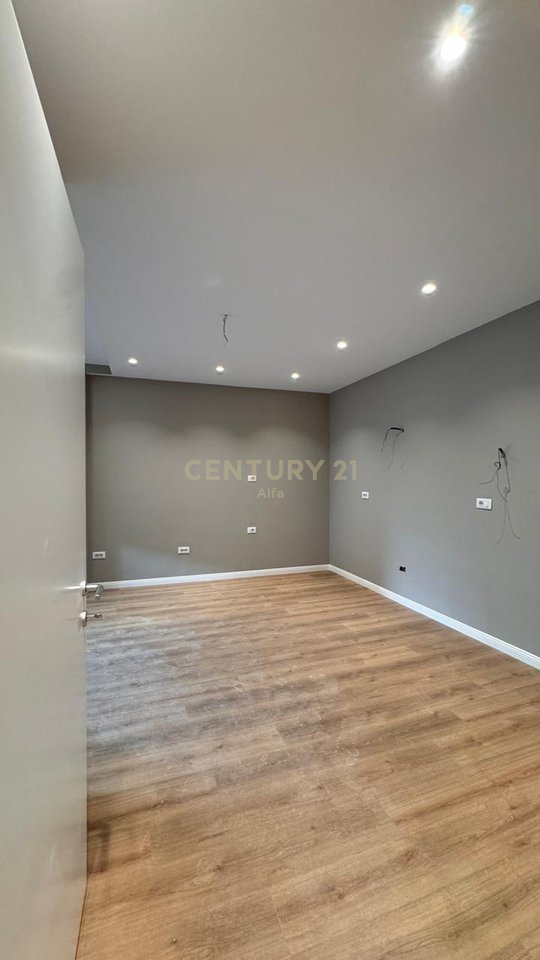 Apartment 1+1+ 1 parking space for rent in Xheluks Complex, Elbasan Street!