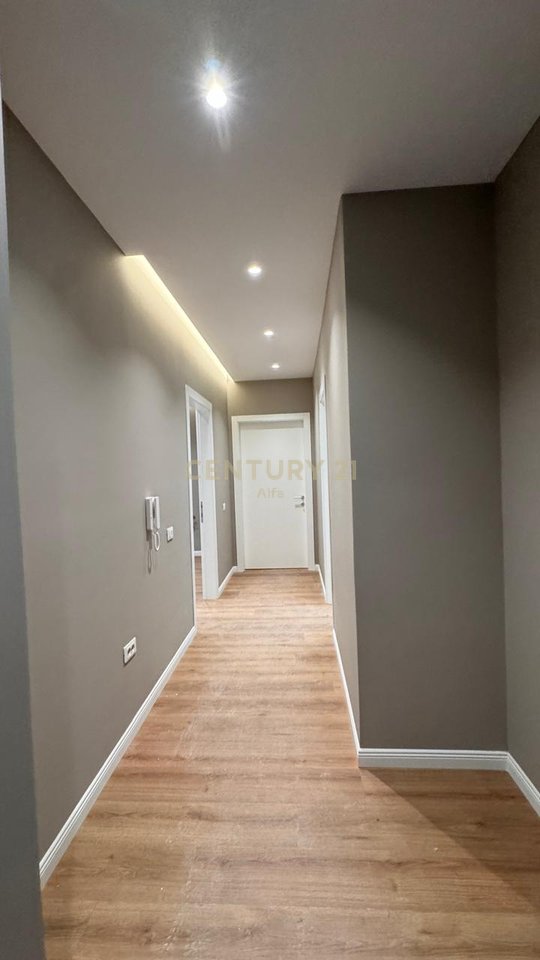 Apartment 1+1+ 1 parking space for rent in Xheluks Complex, Elbasan Street!