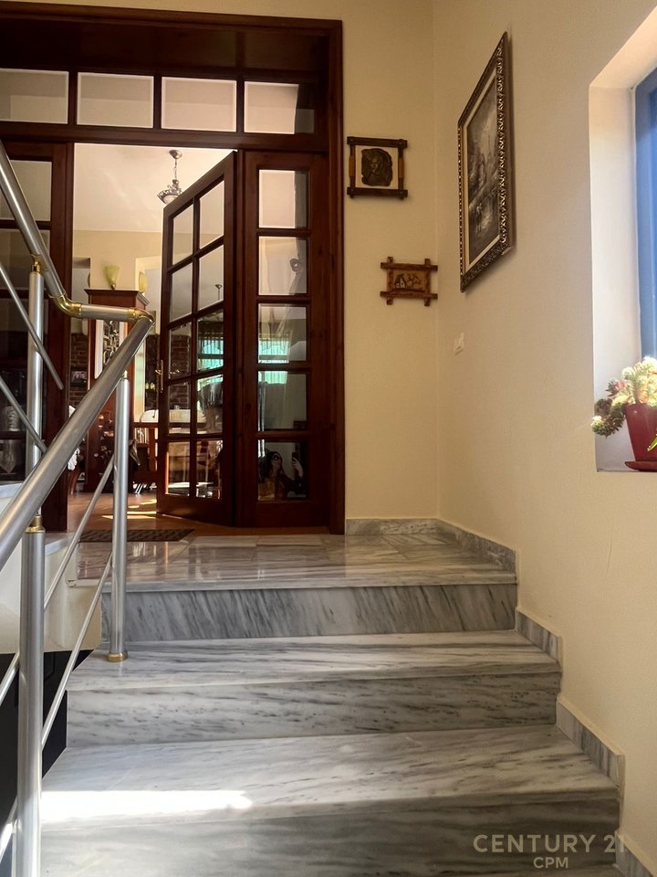 VILË TRADICIONALE ME QIRA – PETRELË