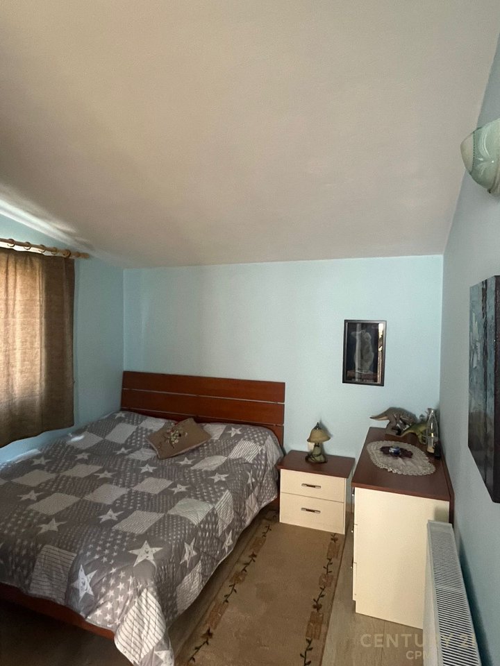 VILË TRADICIONALE ME QIRA – PETRELË