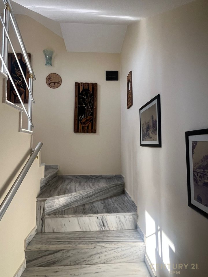 VILË TRADICIONALE ME QIRA – PETRELË