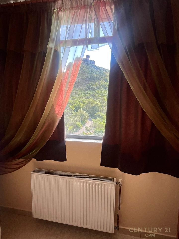 VILË TRADICIONALE ME QIRA – PETRELË