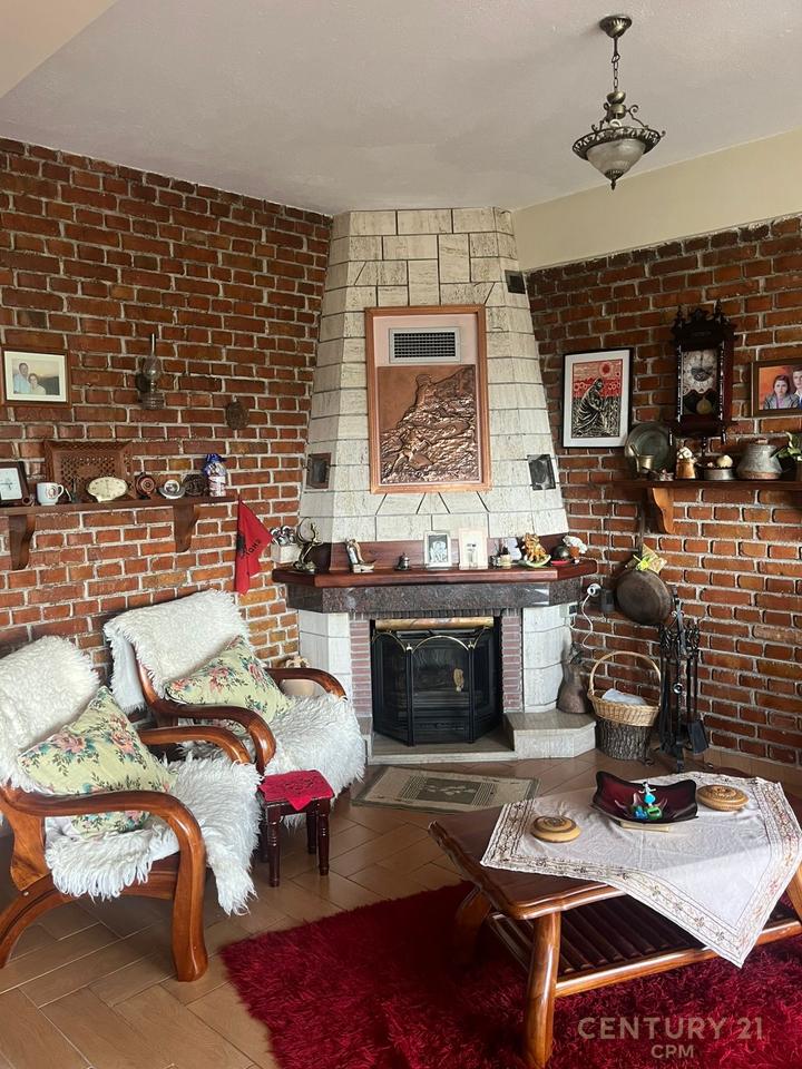 VILË TRADICIONALE ME QIRA – PETRELË