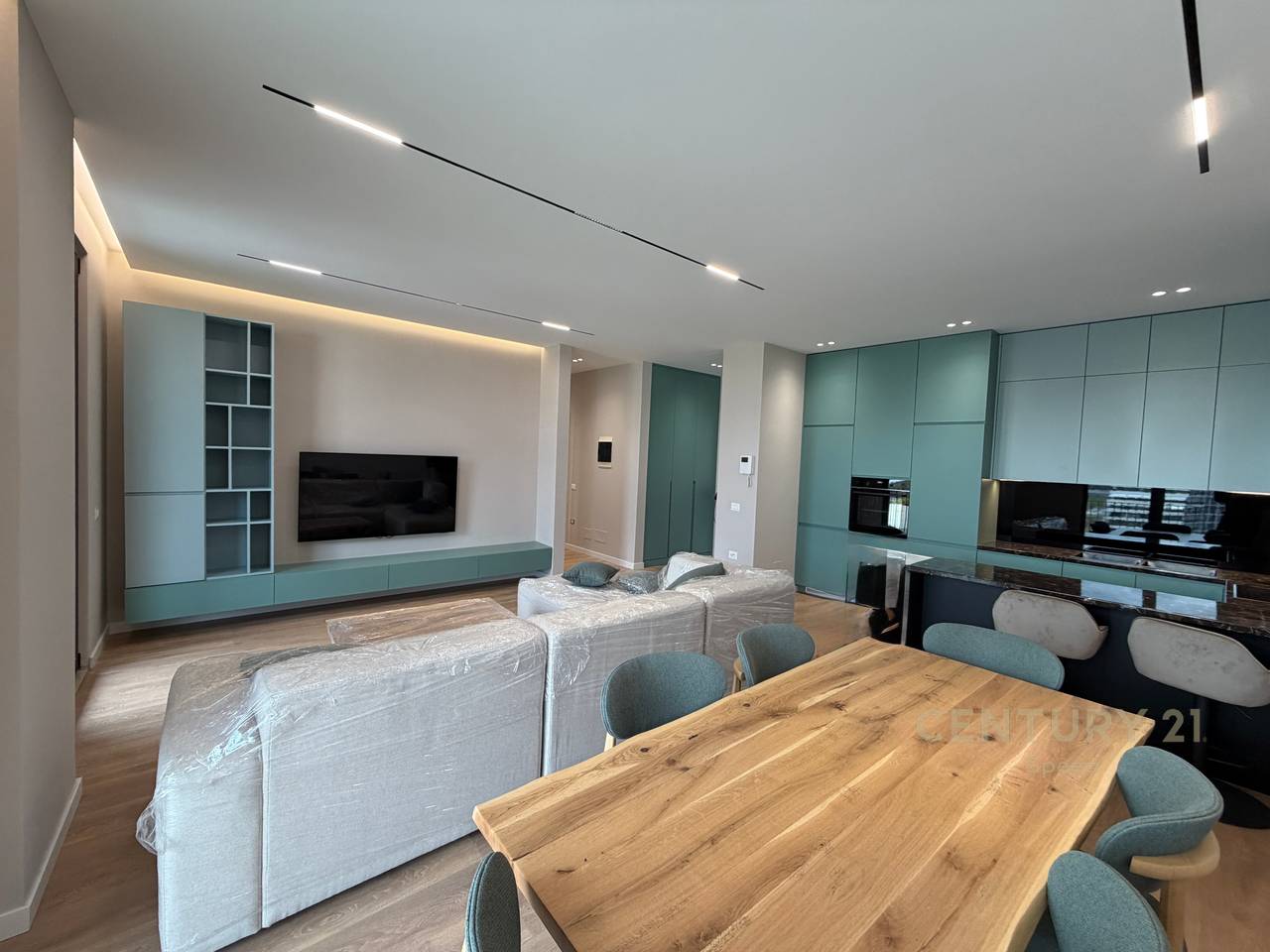 Offriamo un appartamento 2+1+2 con posto auto, presso Altana Luxury Residence con vista sul Complesso Dinamo!