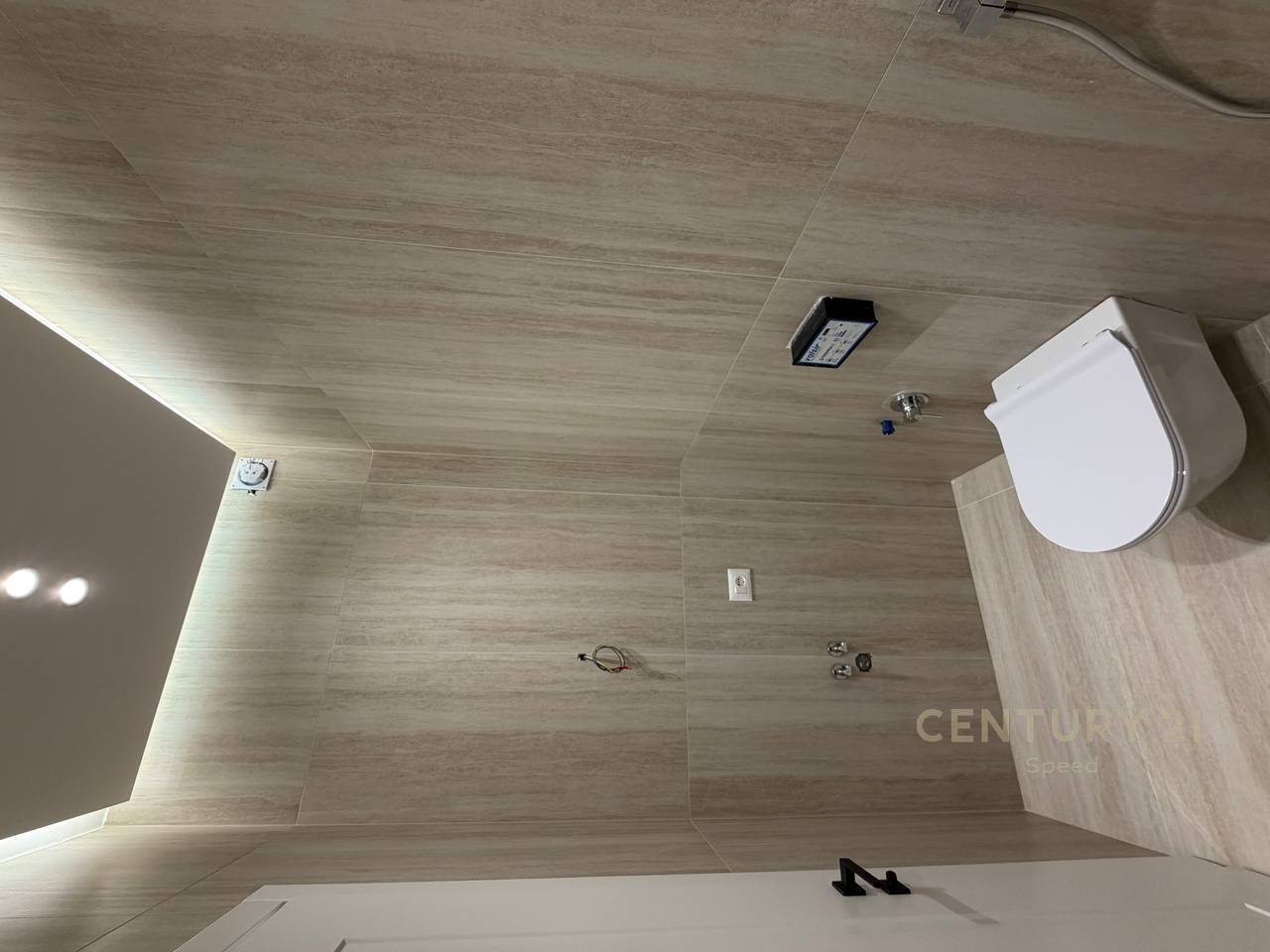 Offriamo un appartamento 2+1+2 con posto auto, presso Altana Luxury Residence con vista sul Complesso Dinamo!