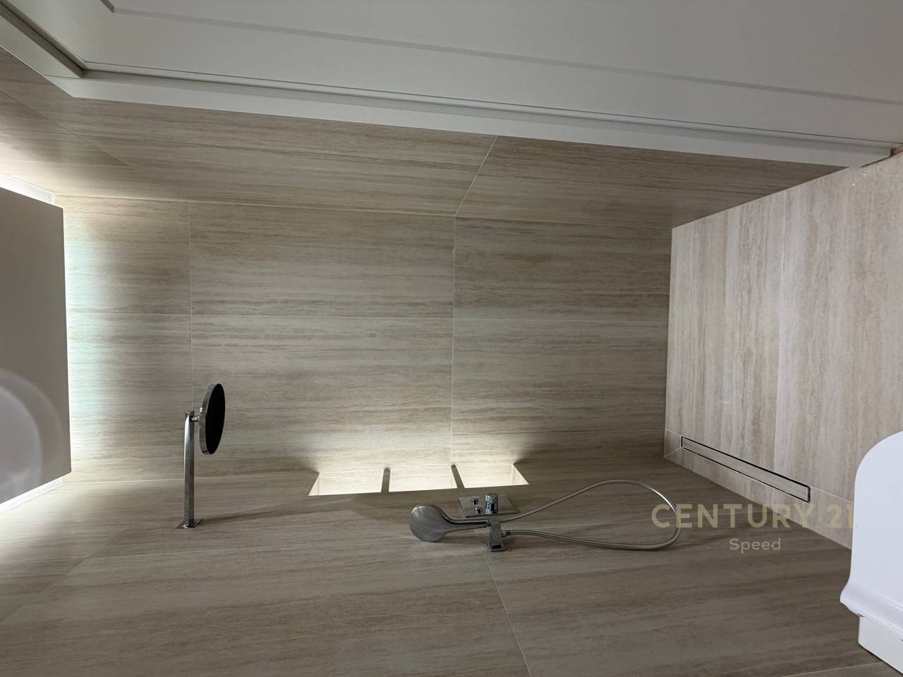 Offriamo un appartamento 2+1+2 con posto auto, presso Altana Luxury Residence con vista sul Complesso Dinamo!