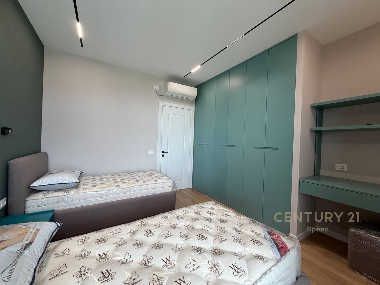 Offriamo un appartamento 2+1+2 con posto auto, presso Altana Luxury Residence con vista sul Complesso Dinamo!