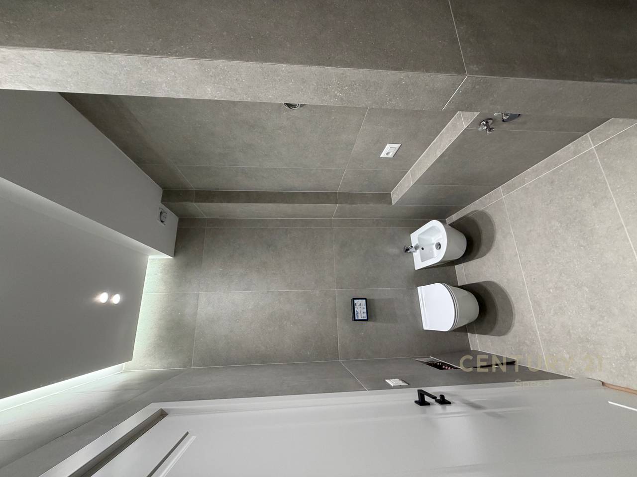 Offriamo un appartamento 2+1+2 con posto auto, presso Altana Luxury Residence con vista sul Complesso Dinamo!