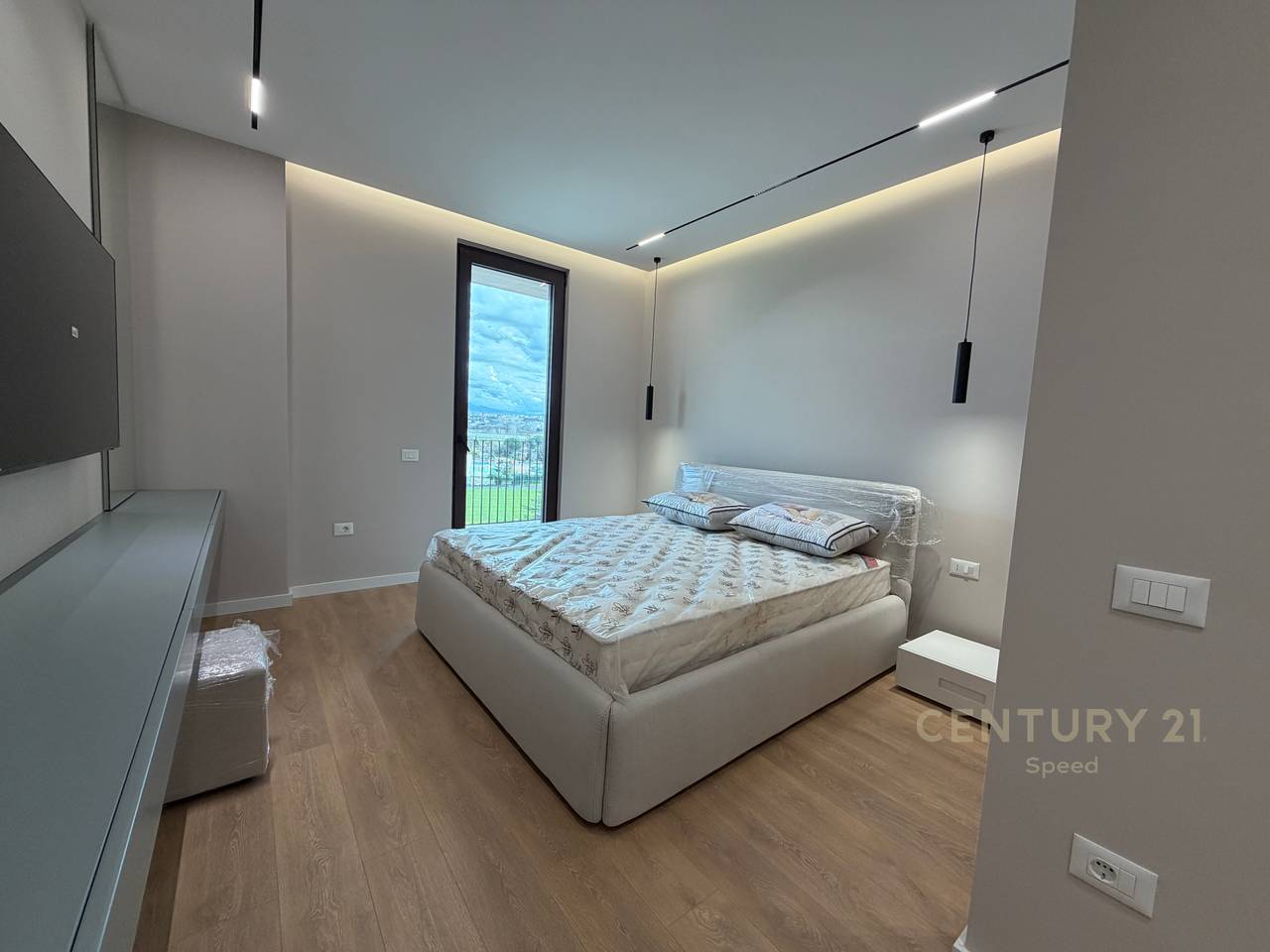 Offriamo un appartamento 2+1+2 con posto auto, presso Altana Luxury Residence con vista sul Complesso Dinamo!