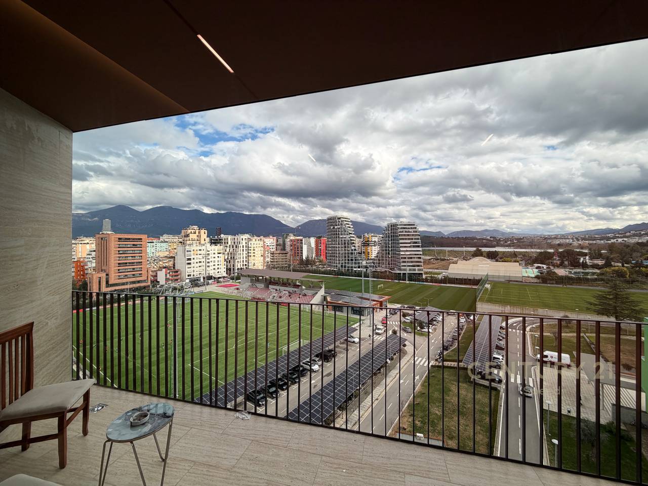 Offriamo un appartamento 2+1+2 con posto auto, presso Altana Luxury Residence con vista sul Complesso Dinamo!