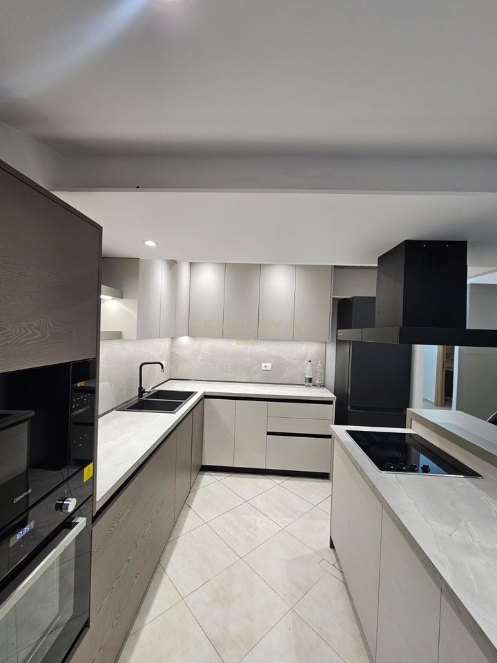 ATTICO IN AFFITTO A SHKOZE | 2+1+2+2 Posti Auto