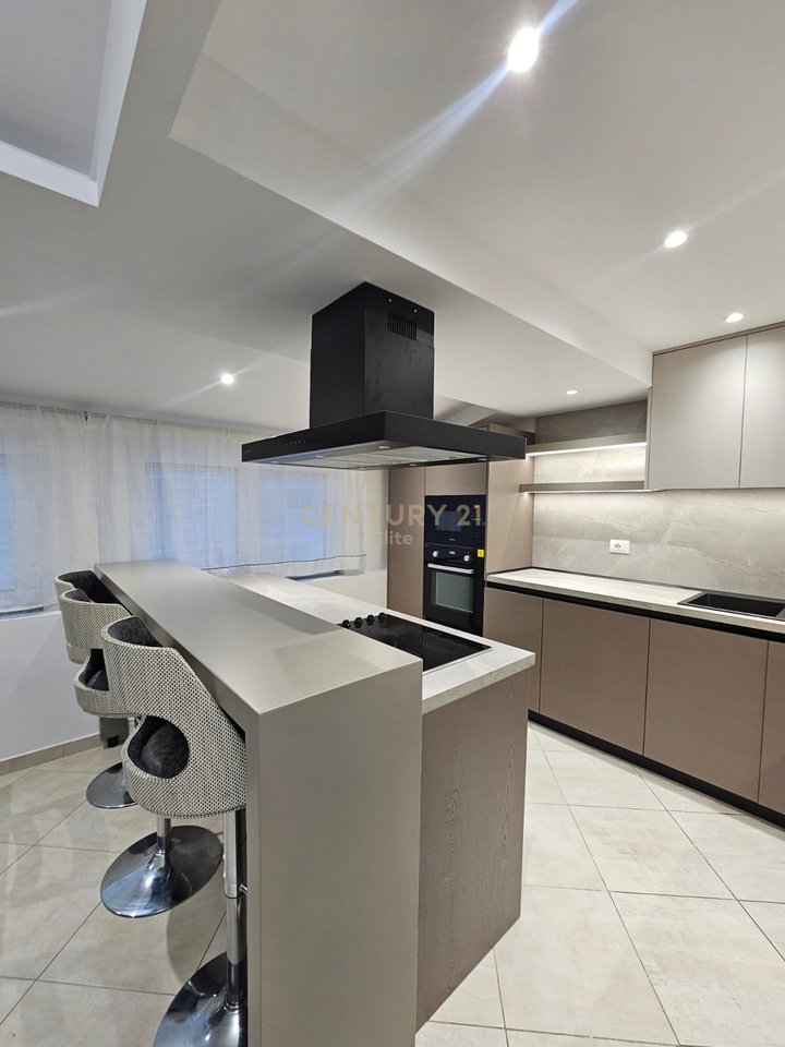 ATTICO IN AFFITTO A SHKOZE | 2+1+2+2 Posti Auto