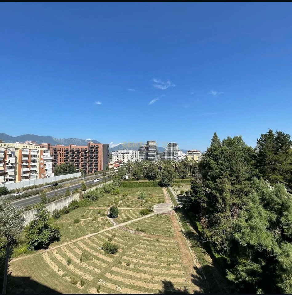 Shitet Apartament 3+1+2, Komuna e Parisit!!!